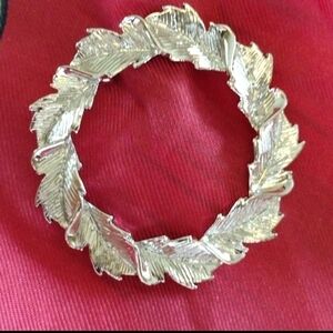 Vintage Gerrys Oak Leaf Wreath Brooch Silver Tone